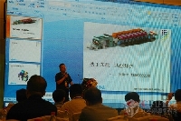 濰坊東航印刷科技有限公司銷售部長張煥學發表《柔印標簽印刷設備技術》主題演講。